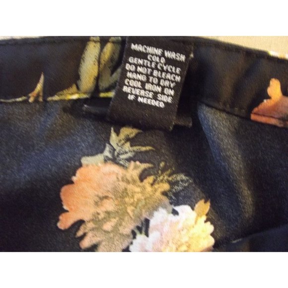 Rue21 Blouse Sz Medium black floral tunic zipper v-neck Pockets roll tab sleeve - Picture 11 of 11